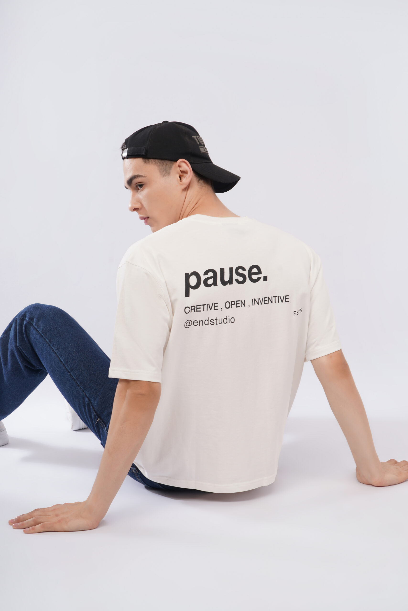 MEN BOXYFIT WHITE PAUSE T SHIRT
